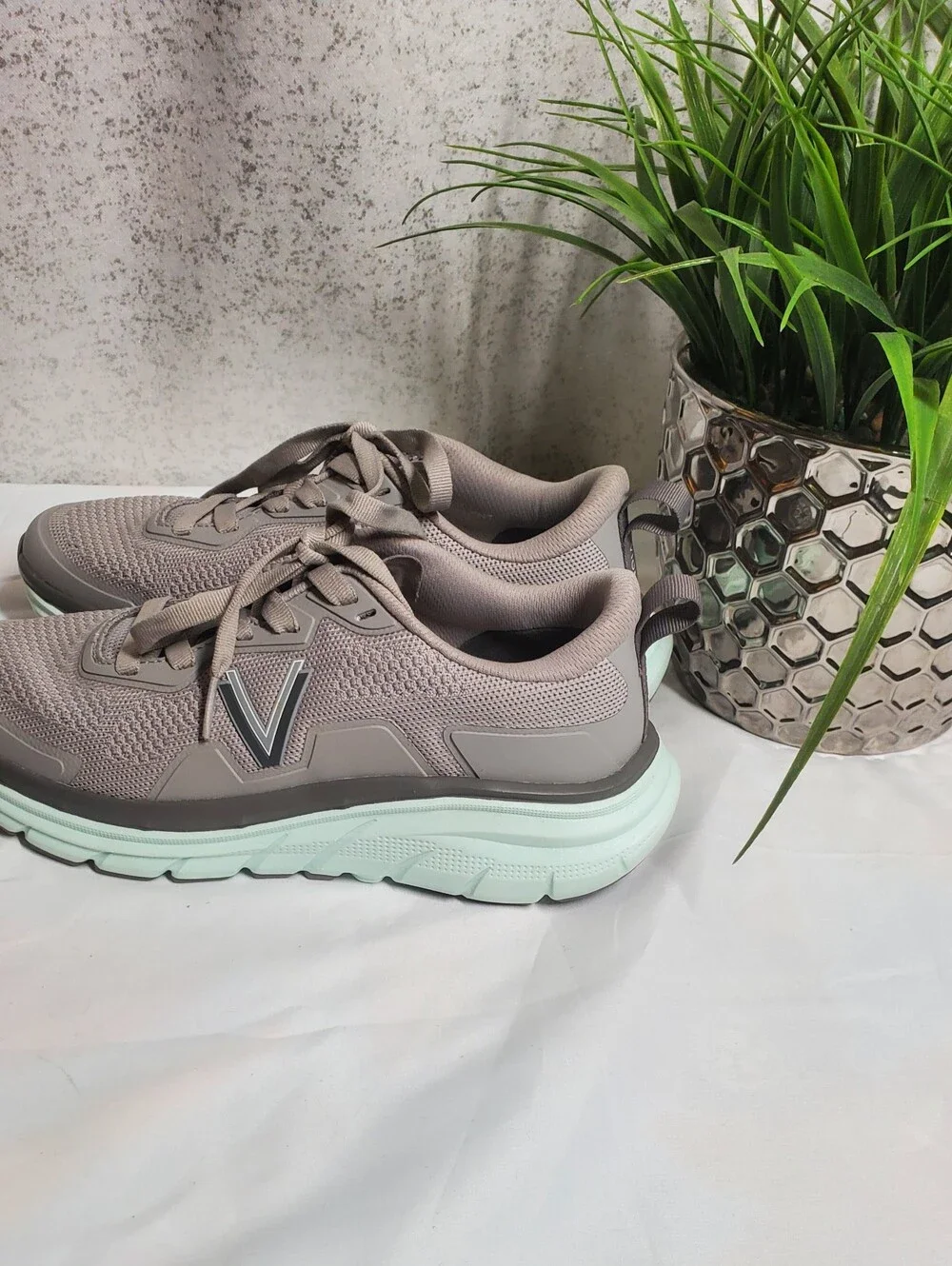 Vionic Women's Walk Max Gray Knit Athletic Sneakers with Mint Sole Size 7